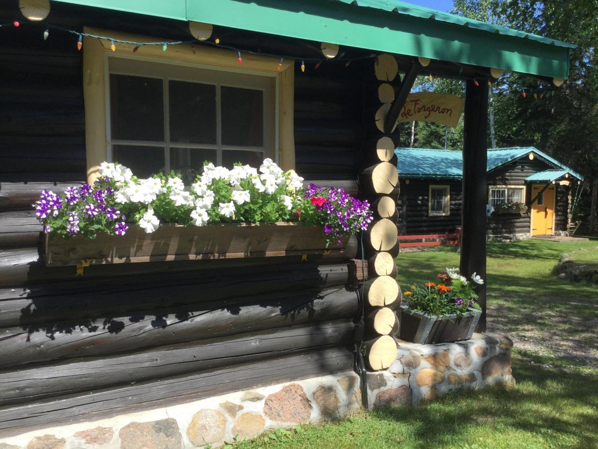 Domaine Le Bostonnais - Le Village En Bois Rond 라 튀크 객실 사진